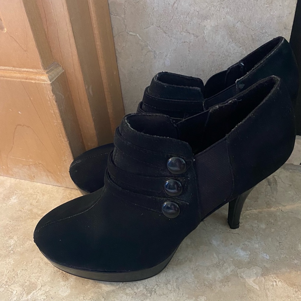 Black bootie